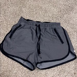 Lululemon grey drawstring shorts woven w/ pockets